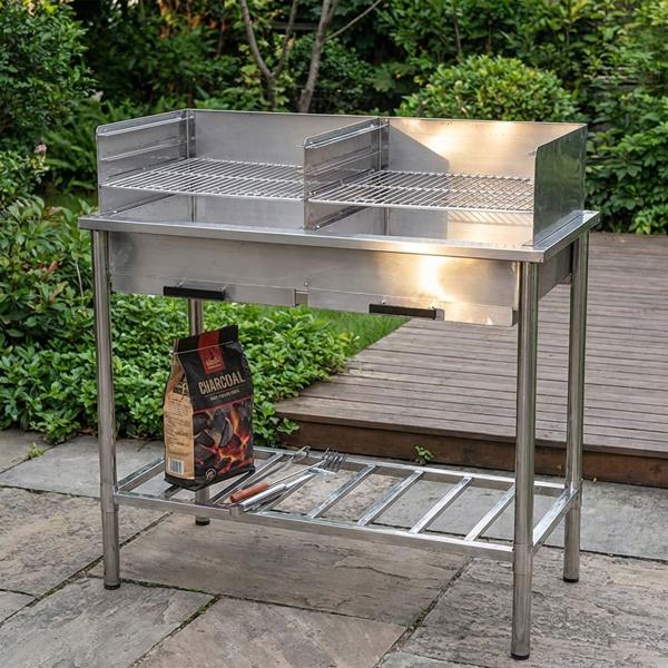 Barbecue à charbon à double grille – en inox, idéal pour une cuisine d’extérieur, hauteur réglable – étagère et tiroir à cendres